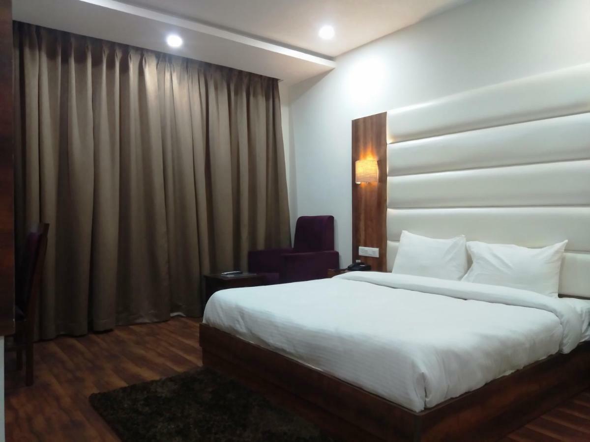 Ak Continental - Mcleodganj Hotell Dharamshala Eksteriør bilde